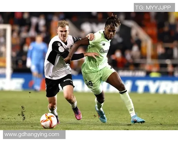 深入解析足球各位置的职责与战术配合助力球队赢得比赛胜利